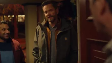 Carhartt Storm Defender Chaqueta de peso pesado holgada usada por Frank Shaw (Joel McHale) como se ve en Control de animales (S01E06)