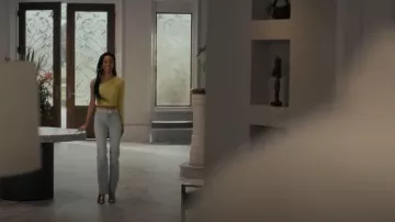 American Eagle Flare Jeans Ne(x)t Level Super High Waisted usado por Ashley Banks (Akira Akbar) como se ve en Bel-Air (S02E06)
