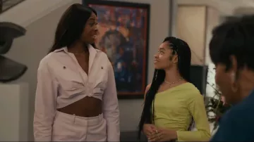 Off White High Waisted Cargo Trousers worn by Hilary Banks (Coco Jones) as seen in Bel-Air (S02E06)