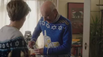 Tstars Hanoukka Pull de Noël laid porté par Jeff comme on le voit dans A Million Little Things (S05E08)