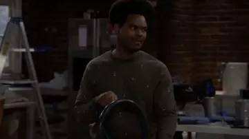 Sweat-shirt Felpa bio brodé Scotch & Soda porté par Carter (Julian Gant) comme on le voit dans Call Me Kat (S03E19)