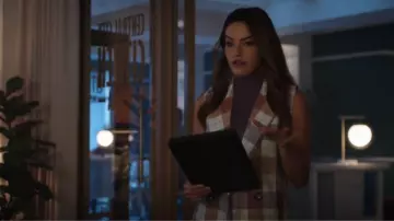 Hutch Longline Gilet porté par Allegra Garcia (Kayla Compton) comme on le voit dans The Flash (S09E07)