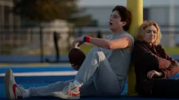 Nike Blazer Mid 77 Jumbo portée par Wally Clark (Milo Manheim) vue dans School Spirits (S01E05)