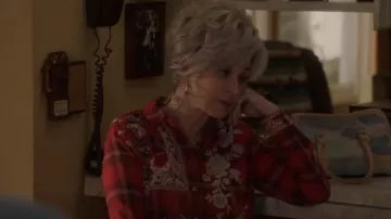 Johnny Was Ro­ma Em­broi­dered Plaid Shirt worn by Meemaw (Annie Potts) as seen in Young Sheldon (S06E16)