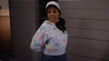 Wild Fable Cropped Hood­ed Sweat­shirt worn by Randi (Kyla Pratt) as seen in Call Me Kat (S03E19)