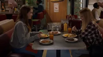 Madewell The Syd­ney Shoul­der Bag worn by Paige (Mckenna Grace) as seen worn by as seen in Young Sheldon (S06E16)