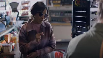 Chaqueta de camisa de punto a cuadros cepillada Madewell usada por Cass (Gabrielle Dennis) como se ve en The Big Door Prize (S01E02)