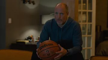 Wilson NBA basketball tenu par Marcus (Woody Harrelson) dans le film Champions