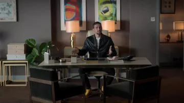 Baskets jaunes Asics portées par Zava (Maximilian Osinski) vues dans Ted Lasso (S03E03)