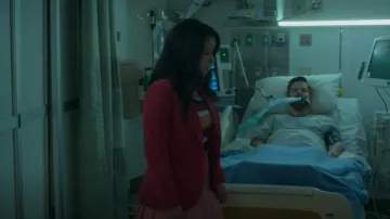 Blazer básico de Zara en fucsia usado por Mariana Adams Foster (Cierra Ramírez) como se ve en Good Trouble (S05E03)