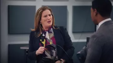 Alexander McQueen Grain De Poudre Blazer de lana usado por Katherine Hastings (Ana Gasteyer) como se ve en American Auto (S02E10)