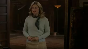 Sandro Melle Jupe portée par Samantha (Rose McIver) vue dans Ghosts (S02E18)
