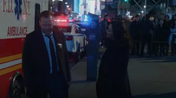 Mackage Nori K Abrigo de doble cuello usado por María Báez (Marisa Ramírez) como se ve en Blue Bloods (S13E16)