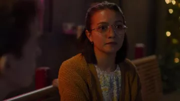 Collar de estación de molinete grabado Madewell usado por Luna (Rachel Marsh) como se ve en Unstable (S01E01)