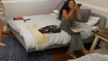 Birkenstock Arizona Sandalias forradas de piel usadas por Danielle Olivera como se ve en Summer House (S07E06)