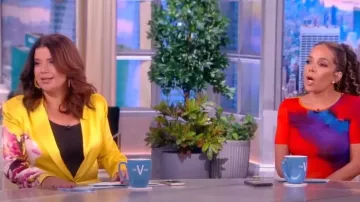 Silvia Tcherassi Rebeca Chaqueta floral usada por Ana Navarro vista en The View el 31 de marzo de 2023