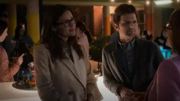 Veronica Beard Pyle Dickey Jacket worn by Evie Adler (Jennifer Garner) as seen in Party Down (S03E06)