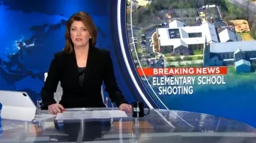 Alexander McQueen Grain de Poudre Blazer de lana usado por Norah O'Donnell como se ve en CBS Evening News el 28 de marzo de 2023