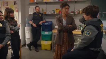 Wilfred Twirl Midi Falda usada por Emily Price (Vella Lovell) como se ve en Animal Control (S01E07)
