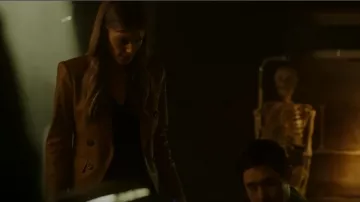 Veronica Beard Cooke Chaqueta de cuero usada por Addison Augustine (Caitlin Bassett) como se ve en Quantum Leap (S01E16)