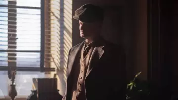 Tweed Baker Boy Cap worn by Pete Strickland (Shea Whigham) as seen in Perry Mason (S02E05)