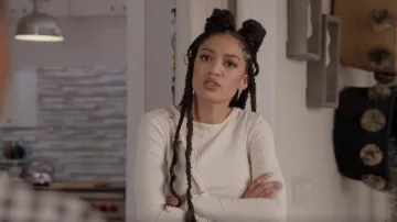 Topshop White Ribbed Asymmetric Button Detail Top porté par Olivia Baker (Samantha Logan) vu dans All American (S05E15)