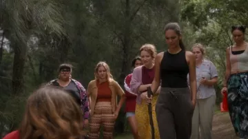 Oxford Imo­gen Col­lar Cardi­gan worn by Renee (Emma Horn) as seen in Class of '07 (S01E03)