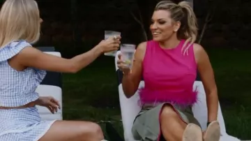 Jupe midi Satin Contraste Topshop en rose et vert kaki portée par Lindsay Hubbard vue dans Summer House (S07E08)