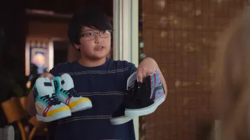 Vans SK8 Hi Retro Mart baskets tenues par Brian Patrick Kamealoha (Wes Tian) dans Doogie Kamealoha, M.D. émission de télévision (S02E01)