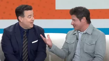 Reiss Bennie Polo Shirt porté par Nick Lachey comme on le voit dans Today on April 4, 2023