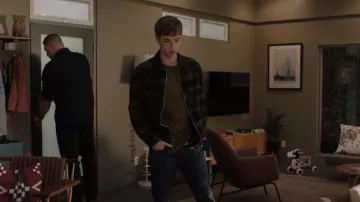 Chaqueta de camisa de sarga de H&M usada por Wyatt (Jackson Pace) como se ve en 9-1-1: Lone Star (S04E11)