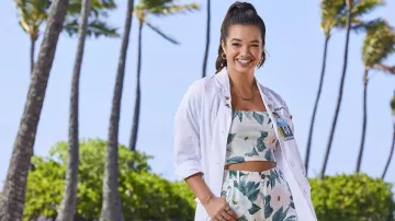 Ensemble haut et short Billabong Tropical portés par Lahela 'Doogie' Kamealoha (Peyton Elizabeth Lee) dans Doogie Kamealoha, M.D. (S01E04)