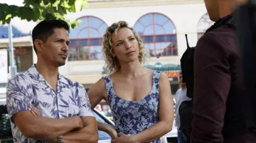 Bodysuit floral de Free People usado por Juliet Higgins (Perdita Weeks) como se ve en Magnum P.I. Outfits (S05E02)
