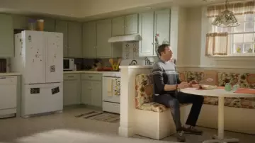 Nike Waf­fle Train­er 2 worn by Dusty (Chris O'Dowd) as seen in The Big Door Prize (S01E04)