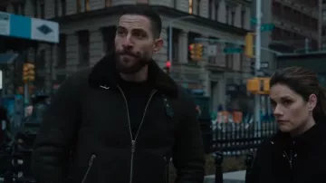 Veste Reiss Kyelder portée par l’agent spécial Omar Adom 'OA' Zidan (Zeeko Zaki) vue au FBI (S05E17)