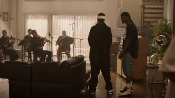 Nike Jordan 2 Retro usadas por Oliver 'Power' Grant (Marcus Callender) como se ve en Wu-Tang: An American Saga (S03E10)