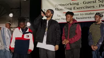 Burberry Richworth Quilted Nylon Jacket usada por Clifford Smith Jr. aka Method Man (Dave East) como se ve en Wu-Tang: An American Saga (S03E10)