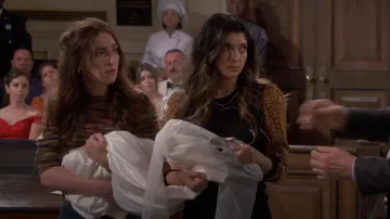 Veronica Beard Raissa Crewneck Sweater porté par Julianne (Wendie Malick) vu dans Night Court (S01E11)