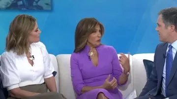Veronica Beard Coralee Top usado por Savannah Guthrie como se ve en Today el 6 de abril de 2023