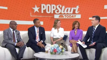 Falda plisada Tory Burch Poplin usada por Savannah Guthrie como se ve en Today el 6 de abril de 2023