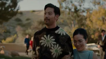 Nanushka Jersey de punto con estampado floral usado por George Nakai (Joseph Lee) como se ve en BEEF (S01E01)
