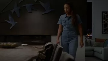 Good American Fit for Success Mono usado por Danny James (Jaime Lee Kirchner) como se ve en Bull (S06E03)