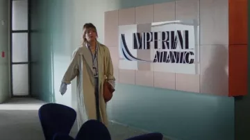 Clare V. Moyen Messenger portée par Cassie Bowden (Kaley Cuoco) vue dans The Flight Attendant (S02E05)