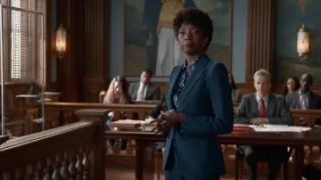 Altuzarra Chika Top estampado usado por Olivia como se ve en Bull (S06E07)