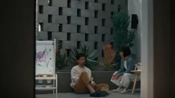 Sandalias Bottega Veneta Puddle usadas por Amy Lau (Ali Wong) como se ve en BEEF (S01E08)