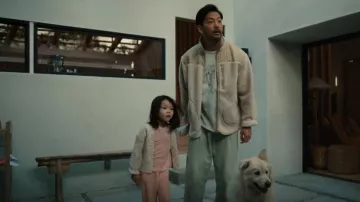 H&M Faux Sheepskin Jacket usada por George Nakai (Joseph Lee) como se ve en BEEF (S01E08)