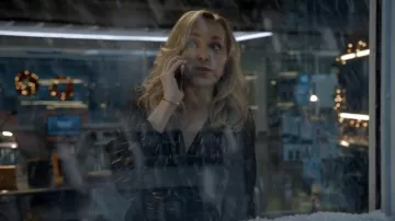 Aqua Twisted Crop Top porté par Marissa Morgan (Geneva Carr) vu dans Bull (S06E08)
