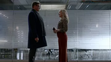 Pantalon évasé Chloé porté par Marissa Morgan (Geneva Carr) vu dans Bull (S06E09)