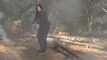 Bottes tactiques portées par Mills (Adam Driver) comme on le voit dans 65 tenues de film