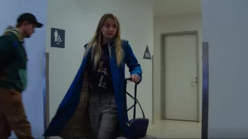 Clare V Midi Sac in Woven Pacific worn by Cassie Bowden (Kaley Cuoco) as seen in The Flight Attendant (S02E06)